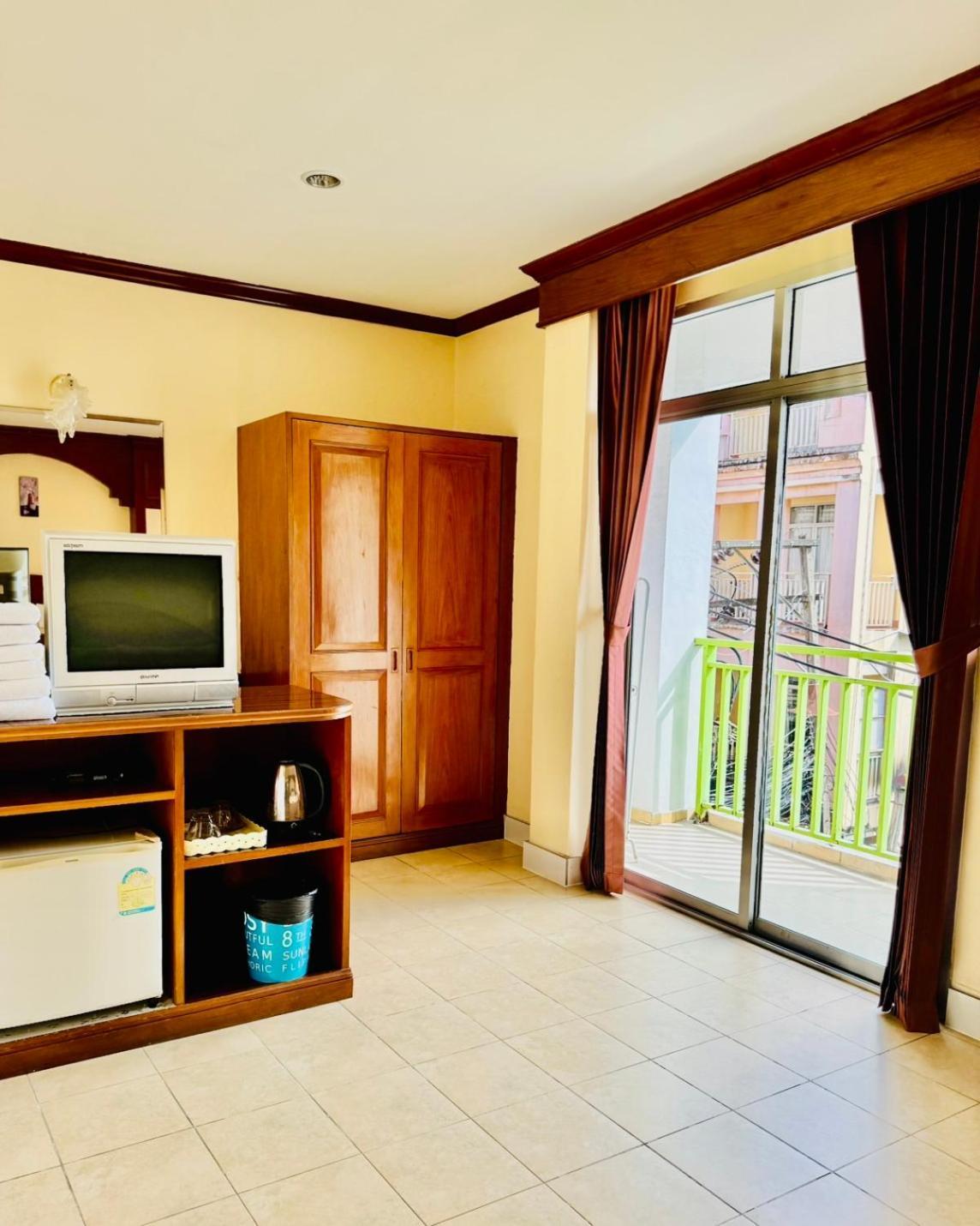 Innarm House Patong Kültér fotó